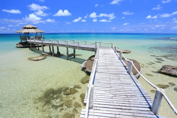 Cabane en mer tropicale — Photo