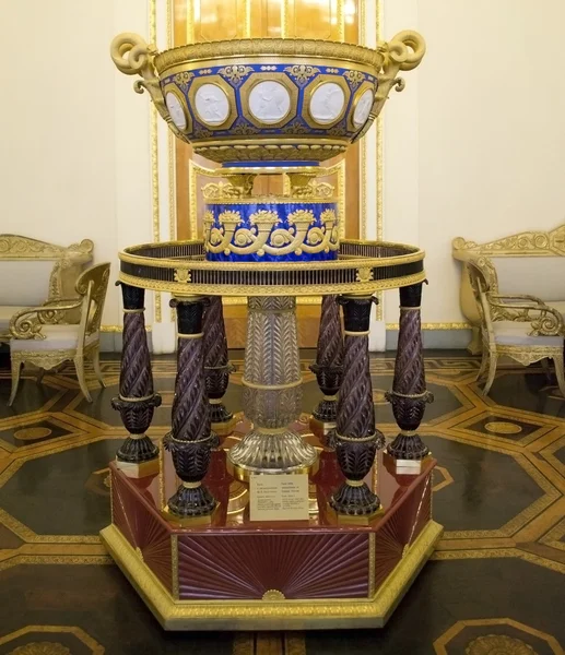 Vaso com medalhões de Fyodor Tolstoi — Fotografia de Stock