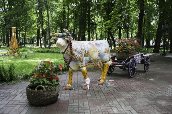 Decorated cow — Stock Photo, Image