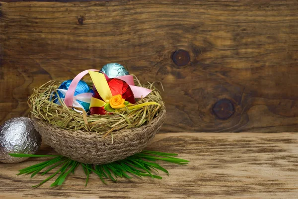 Paaseieren op houten tafel — Stockfoto