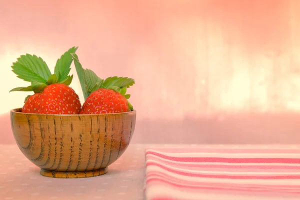 Aardbeien in een kom — Stockfoto