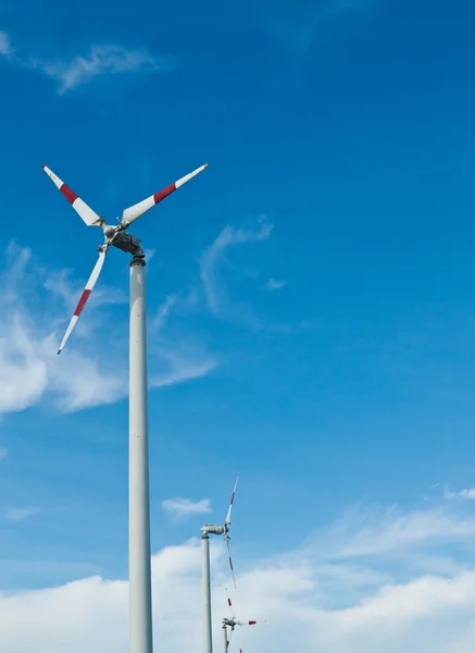 Eko energie, větrné turbíny — Stock fotografie