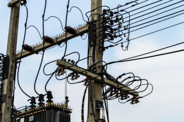 Mavi gökyüzü elektrik sonrası