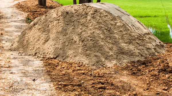 Onverharde weg door middel van — Stockfoto