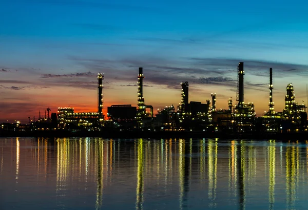 Refinaria de petróleo — Fotografia de Stock