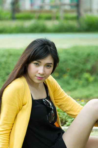 Ritratto di giovane donna asiatica — Foto Stock