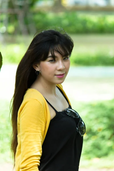 Ritratto di giovane donna asiatica — Foto Stock