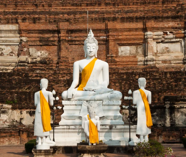 Estátua de buda dourada — Fotografia de Stock