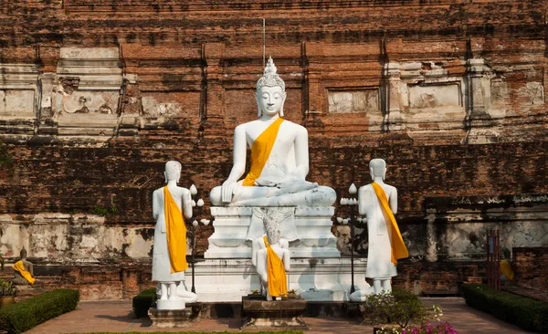 Estátua de buda dourada — Fotografia de Stock