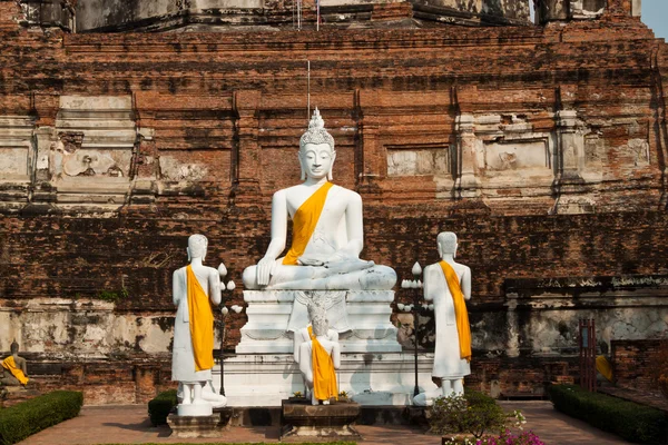 Estátua de buda dourada — Fotografia de Stock