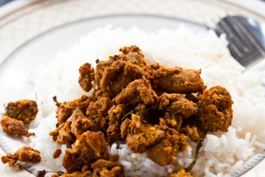 Tay gıda pirinç ve fesleğen