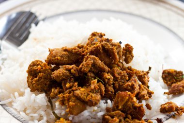 Tay gıda pirinç ve fesleğen