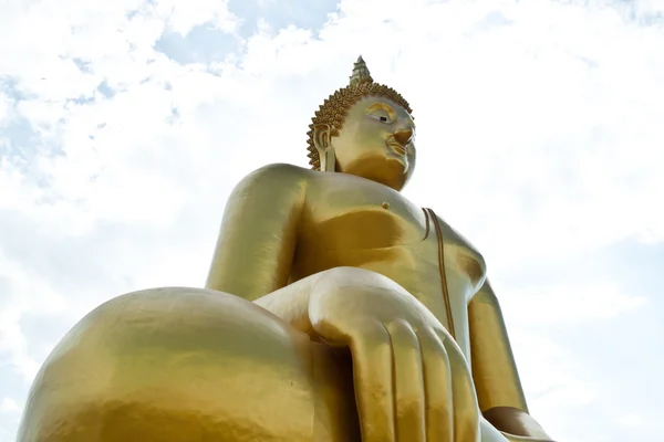 Tayland altın buddha heykeli — Stok fotoğraf