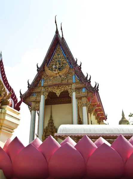 Budismo templo de los más bellos de Tailandia . — Foto de Stock