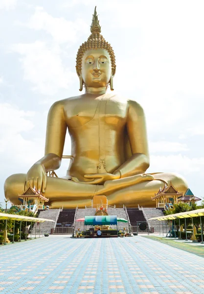 泰国黄金佛雕像 — 图库照片