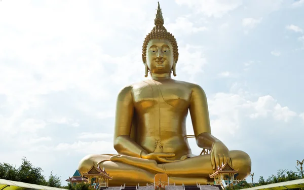 Estatua de oro buddha de Tailandia — Foto de Stock