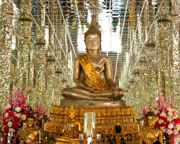 Estátua de buda dourada da Tailândia — Fotografia de Stock