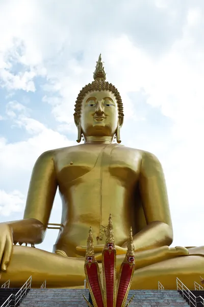 Estatua de oro buddha de Tailandia — Foto de Stock