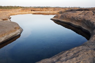 s şeklinde küçük bir göl