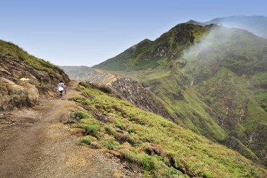 Endonezya'da Yanardağ hiking tarafından üst yol