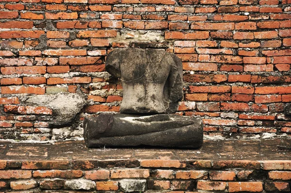 Starověké škody socha Buddhy v ayutthaya, Thajsko. — Stock fotografie