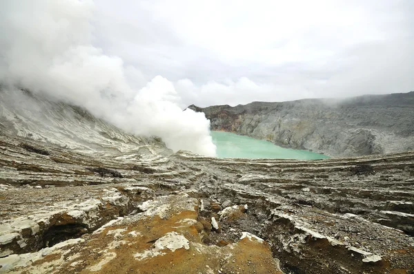Kawah Ijen'de volkan, Endonezya