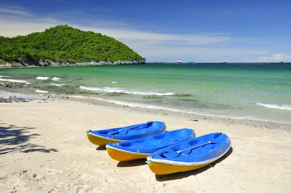 Canoe at beach — Stock Photo, Image