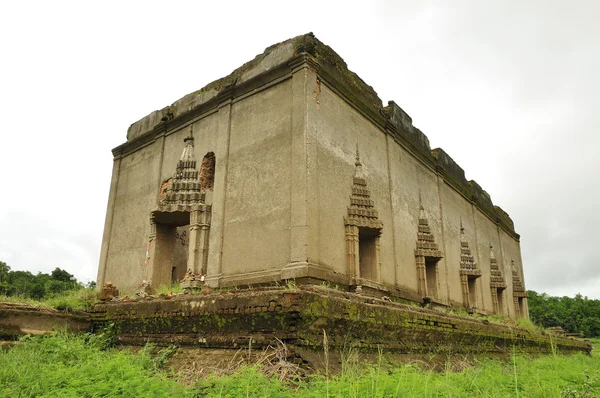 Antigo templo em Kanjanaburi, Tailândia — Fotografia de Stock