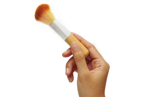 Mulheres mão com escovas de cosméticos no fundo branco — Fotografia de Stock