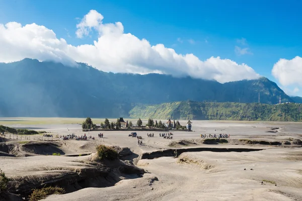 Temple at Mount Bromo volcanoes in Bromo Tengger Semeru National — Stock Photo, Image