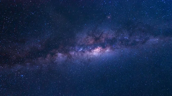 Tiro espacial colorido de galáxia Via Láctea com estrelas e poeira espacial — Fotografia de Stock