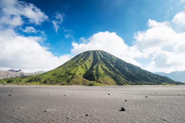 装载溴溴腾格里 semeru 国家公园的火山 — 图库照片