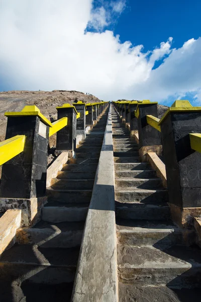 Escalier vers les volcans du mont Bromo à Bromo — Photo