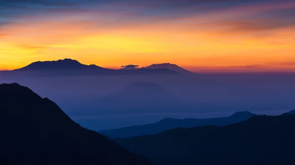 Alba al Monte Bromo vulcani a Bromo Tengger Semeru — Foto Stock