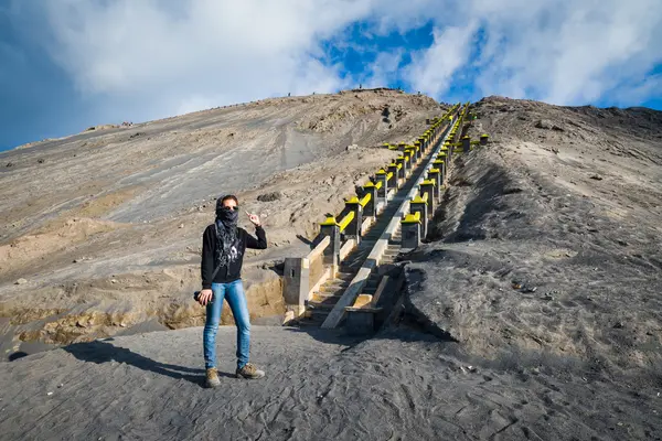 Tourists enjoying at Mount Bromo,The active Mount Bromo — Stock Photo, Image