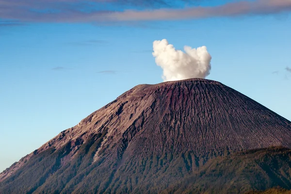 Mount Semeru mit Sonnenaufgang, Ostjava, Indonesien. — Stockfoto