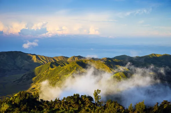 Mount bromo bromo tengger semeru Milli Parkı yakınındaki dağ — Stok fotoğraf