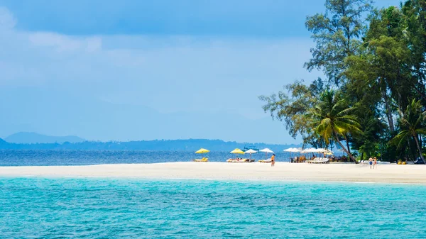 ชายหาดเขตร้อนที่สวยงามที่เกาะโคด ประเทศไทย — ภาพถ่ายสต็อก