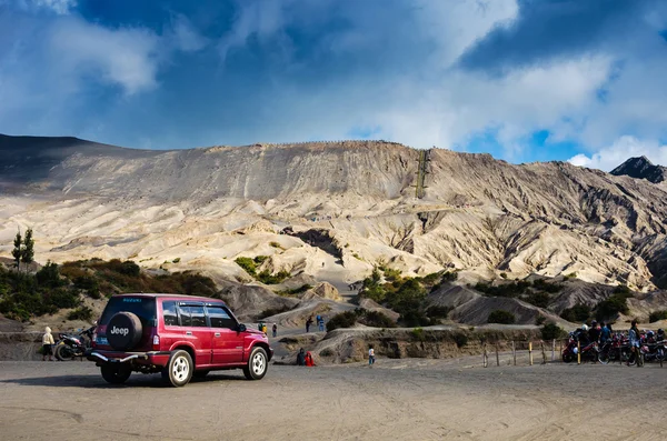 EST JAVA, INDONÉSIE-MAI 05 : Jeep Touristes à louer à M — Photo