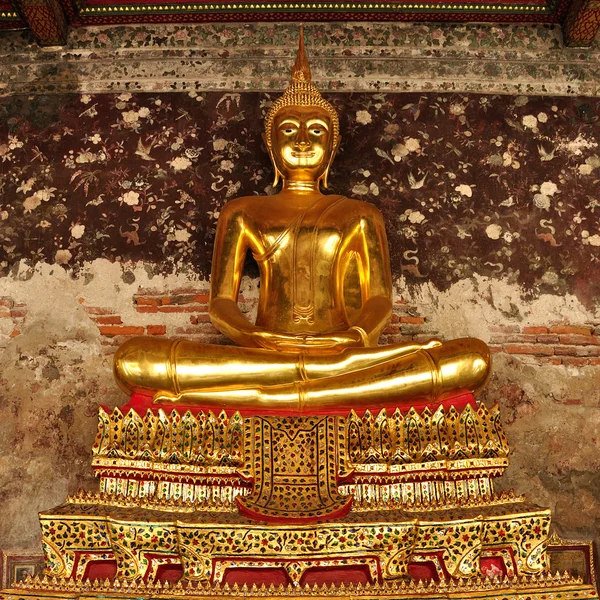 Thai buddha gyllene staty. Buddha staty i thailand — Stockfoto