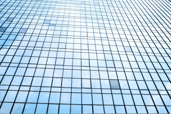 Facciata in vetro di un edificio moderno — Foto Stock