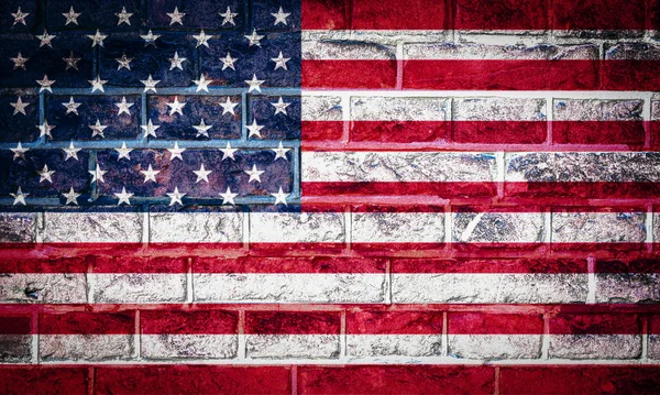 Kuzey Amerika bayrağı eski tuğla duvar dokusu üzerinde toplanması — Stok fotoğraf