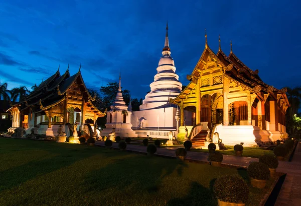 Prasing Temple en la hora del crepúsculo en Chiang Mai, Tailandia —  Fotos de Stock