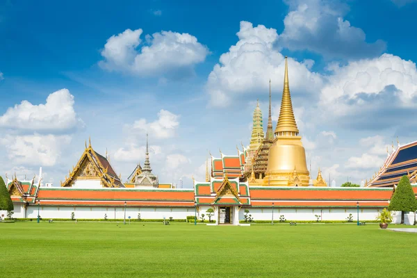 Wat Phra Kaew, Temple of the Emerald Buddha, Bangkok, Thailand. — Stock Photo, Image