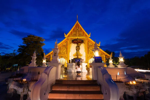 Prasing świątyni na czas zmierzchu w chiang mai, Tajlandia — Zdjęcie stockowe