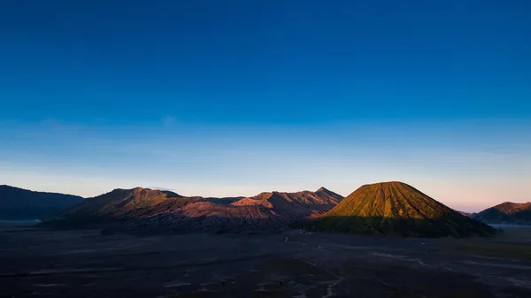 Hora bromo sopky bromo tengger semeru národním parku — Stock fotografie