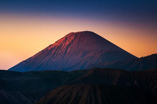 Volcanes del Monte Semeru en el Parque Nacional Bromo Tengger Semeru — Foto de Stock