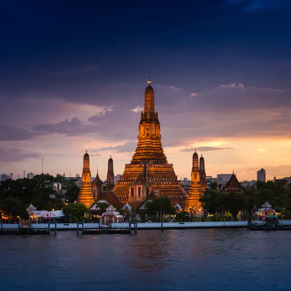 Wat Arun Ratchawararam un templo Buddhist en Bangkok — Foto de Stock