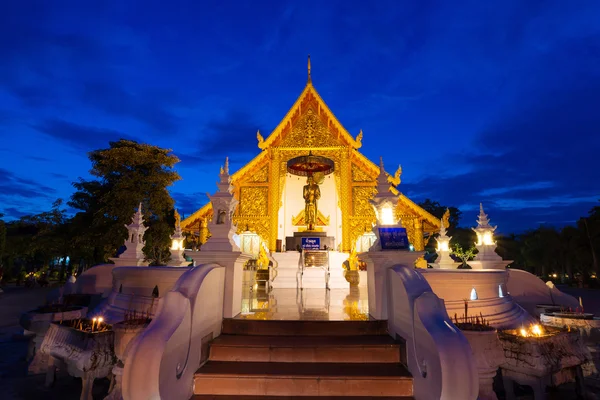 Prasing świątyni na czas zmierzchu w chiang mai, Tajlandia — Zdjęcie stockowe