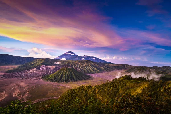 Volcanes del Monte Bromo en el Parque Nacional de Bromo Tengger Semeru — Foto de Stock